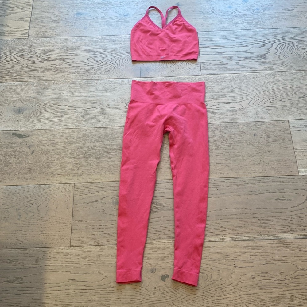 SET active hot pink sculpt flex set in punch size medium top + small bottoms